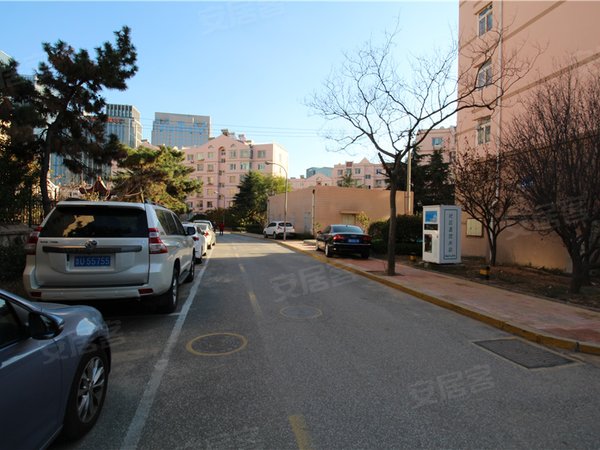 青岛崂山金家岭金岭花园(a区)金岭花园a区 精装套一 家具家电齐全