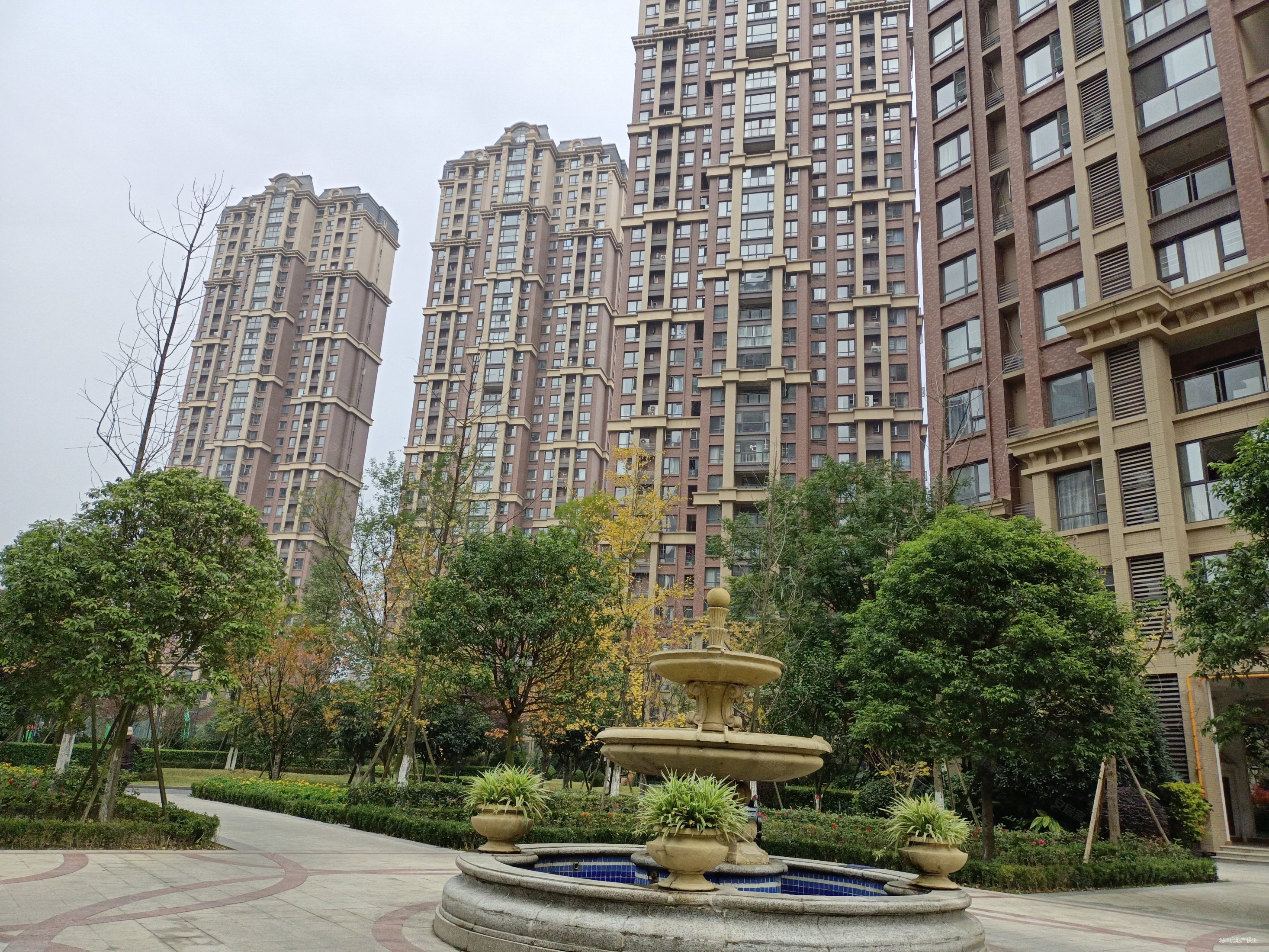 成都房产网>成都二手房>温江二手房>万春镇二手房>鹭湖宫8e东区>