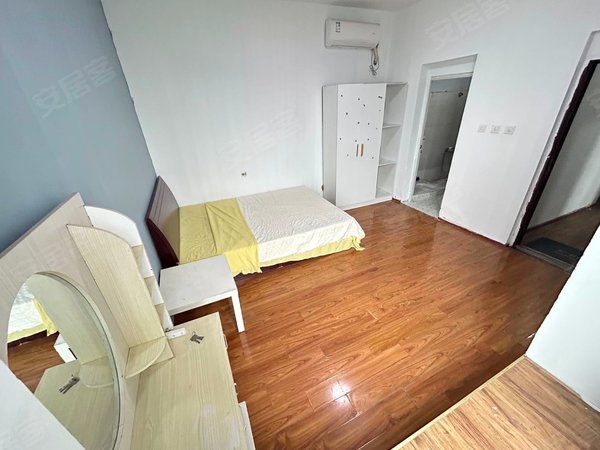 成都金牛营门口华宇锦城名都b区实图!