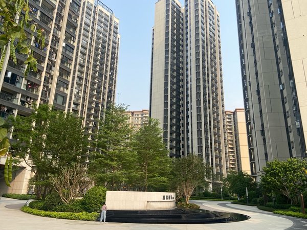 深圳宝安后亭嘉富宝禧花园清平小学对面 嘉富宝禧3房2厅2卫出租 精致