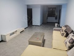 喀什喀什市喀什城区审批局正对面 江南府一楼带花园 三室两厅一卫 简单装修出租房源真实图片