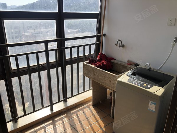 世纪大道市政府旁伴山御景便宜公寓临近新市医院