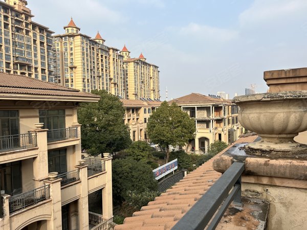 无锡惠山堰桥银河湾紫苑(别墅)这边有超市,饭店菜市场,上下班方便出租