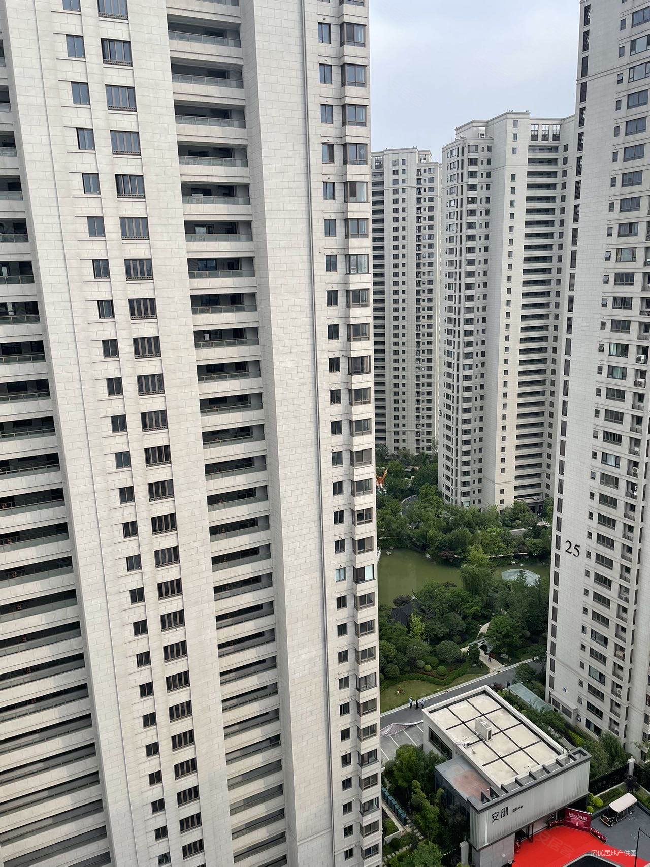 南广场九洲玺食品街1号1室1厅1卫58平方米