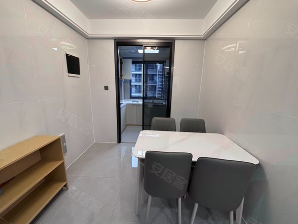 海宁长安镇农发区万城杭悦府下沙奥莱 杭悦府 精装修3房2卫 可合租 拎包入住 有密码出租房源真实图片