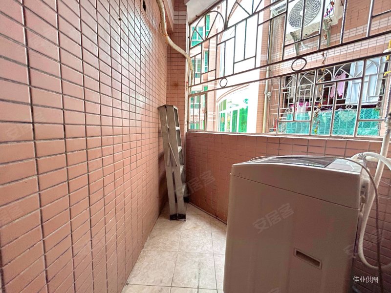 金美花园精装电梯三房两厅两卫业主急售