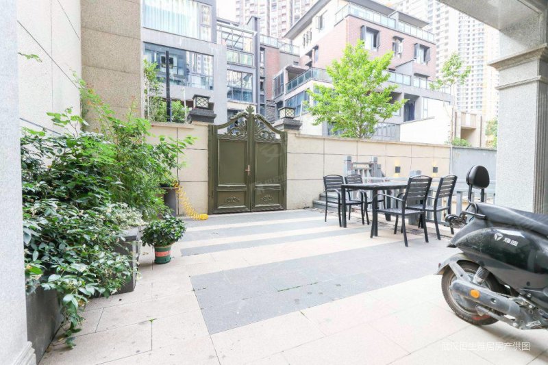 海伦春天叠墅上下三层全新豪华豪装修使用面积300平总价430