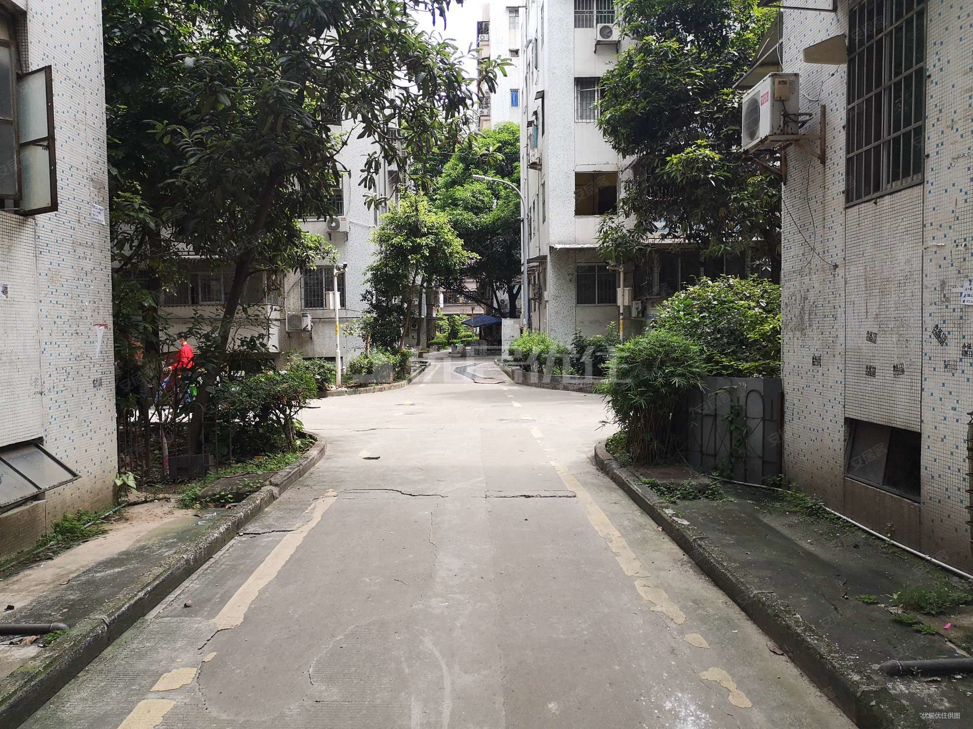 聚德花苑3室2厅1卫72㎡东260万