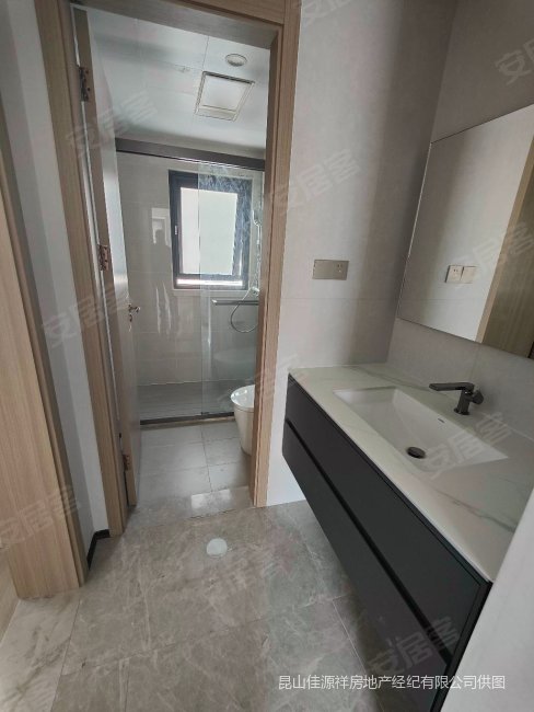 艺荟兰苑精装四房162平落地窗风景采光好