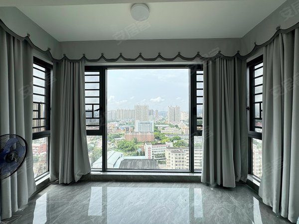 南宁西乡塘相思湖新区江湾丽景品质小区  落地窗精装三房两厅两卫