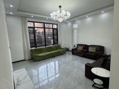 固安孔雀城孔雀大道叠翠园大堡别墅。四居室共三层带花园。双车位出租房源真实图片