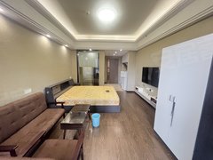 半年起租，900便宜出租东汇城公寓，直接拎包入住。