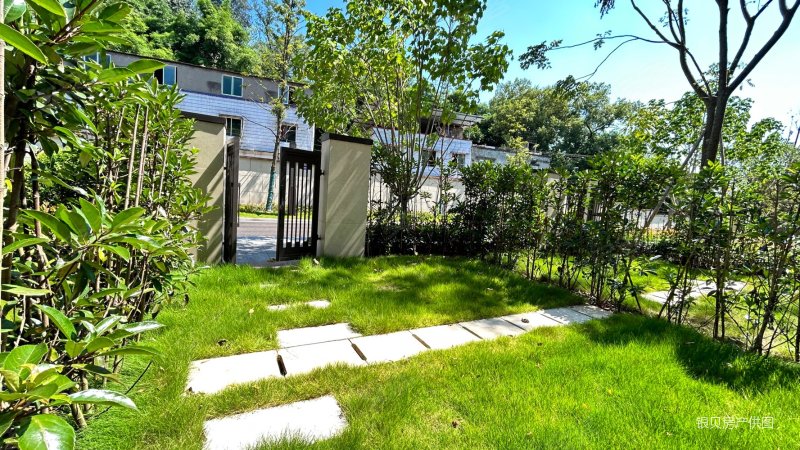 海兰云天湖山壹号(别墅)4室2厅3卫135㎡南155万