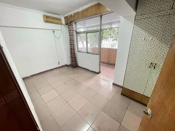 深圳宝安新安黄金台小区12号上川站,黄金台小区,中低楼层,花园中间