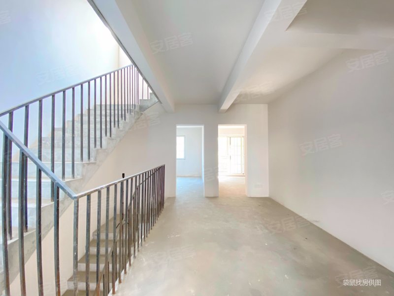 莱蒙城(别墅) 商圈成熟 高绿化 车位充足 小区新 交通便利