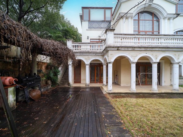 【多图】梵高别墅,张江租房,租客免佣 |5房出租 |挑空客厅8米 |500w