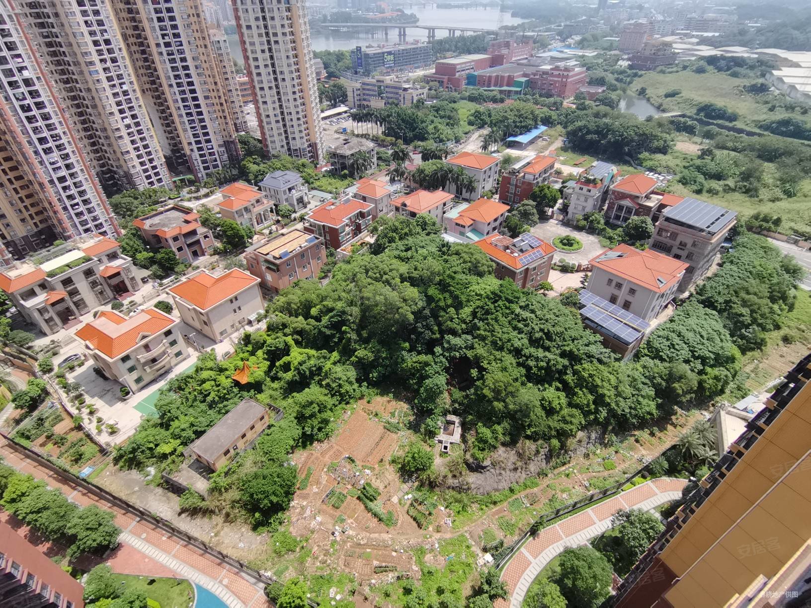 嘉宏锦峯4室2厅2卫126.12㎡南北260万