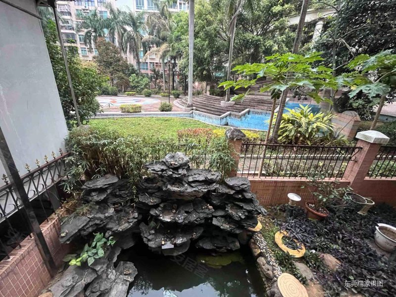 御景花园3室2厅2卫104.7㎡南168万