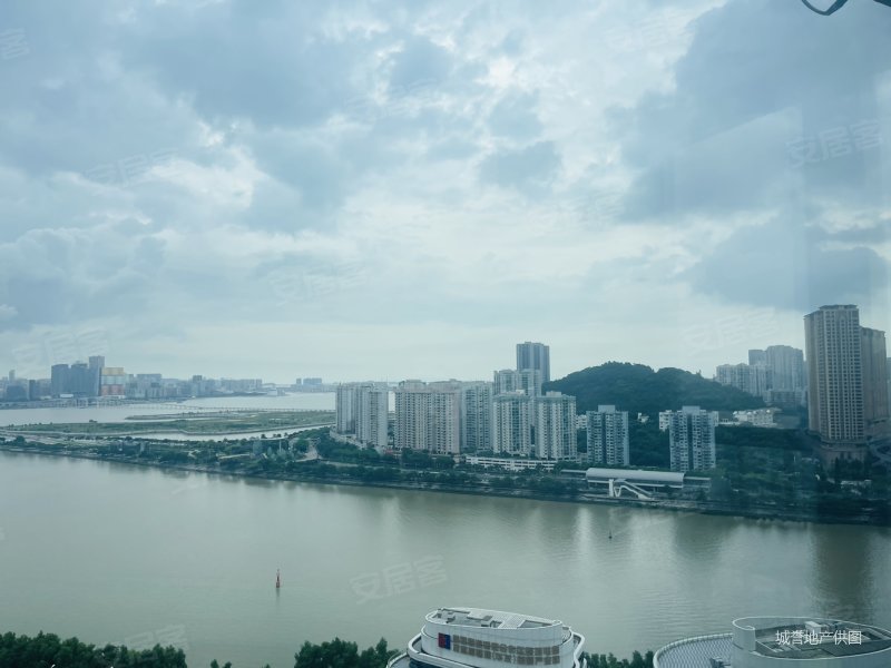 华发广场悦海湾3房,三个房间看澳门景观,单价4万一平方.