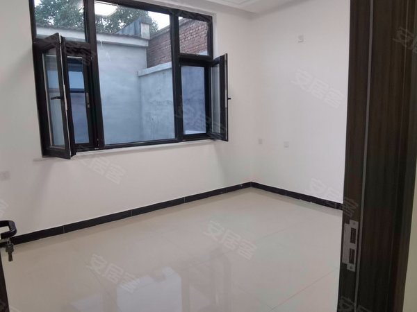 北京通州宋庄宋庄镇白庙村住房宋庄镇白庙村 3室1厅2卫 建筑112平院子