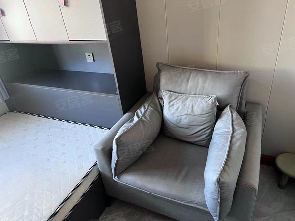 昆明西山白马西坝新村650号院房东直租,整租公寓单间,无中介,包物业