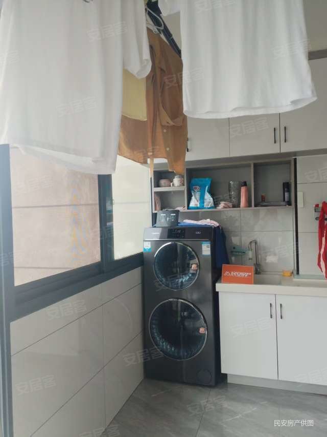 岳家湖公馆3室2厅1卫101㎡南北61万