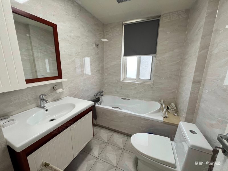 瞰湖花园三期楼龄新南北通透四房两卫双卫生间