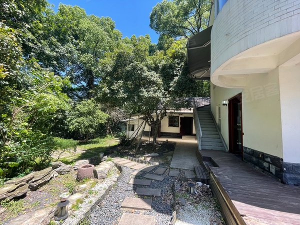西湖租房,西湖长桥公园景区独幢别墅,带院子250方 ,适合公司接待!