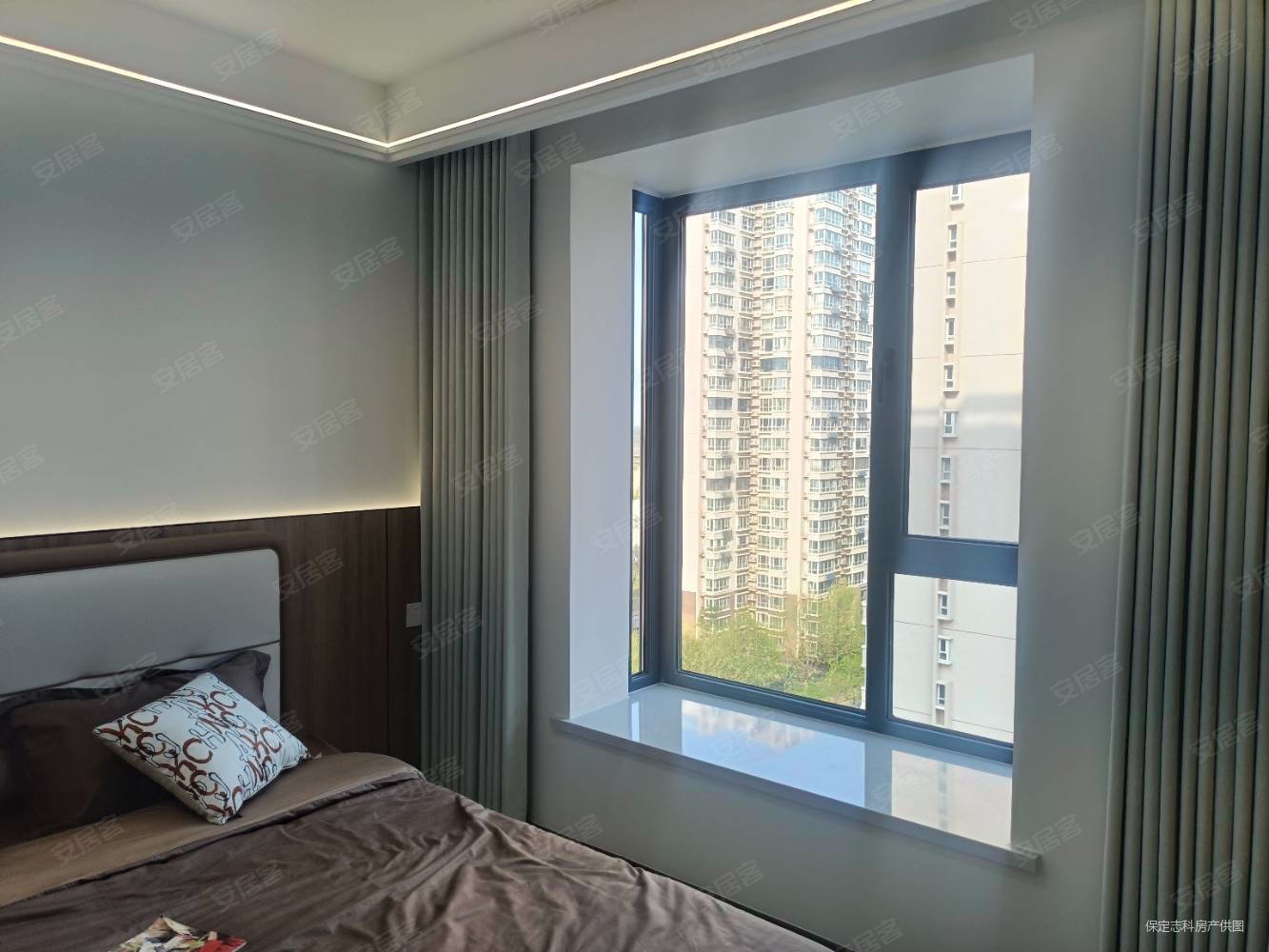 维多利亚夏郡3室2厅2卫138.1㎡南北104.8万