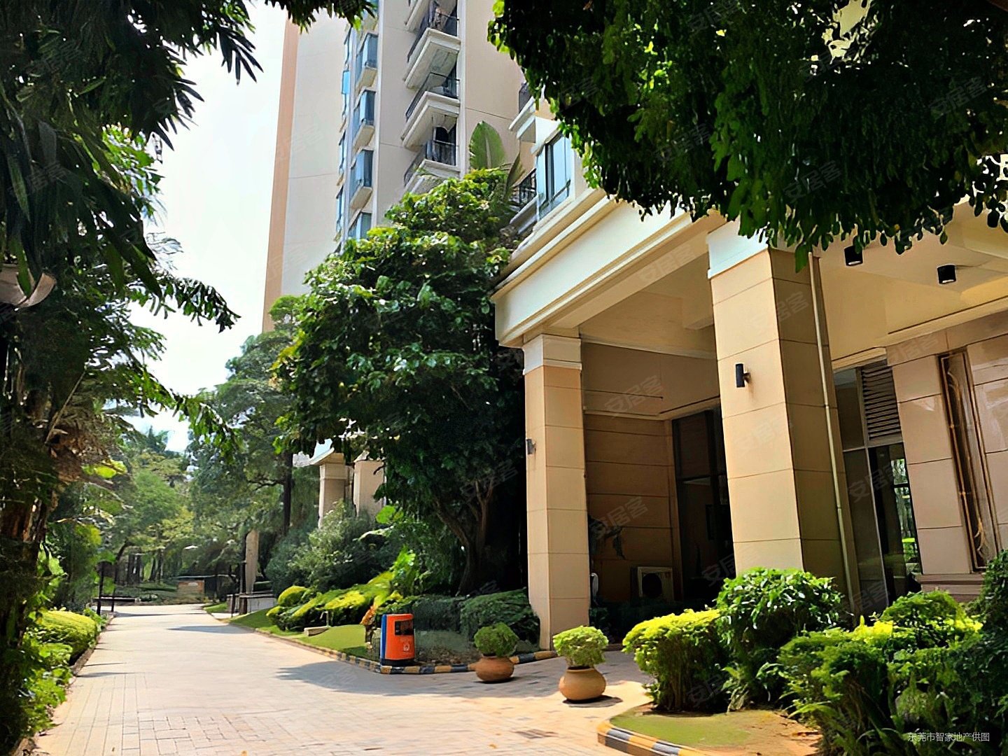 新天美地,带入户花园,电梯高层3房,一手业主,只卖这个价