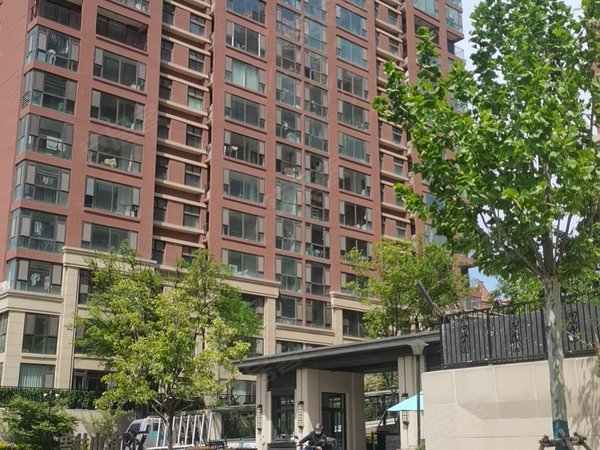 青岛城阳白云山公园青特小镇b区新上急租!