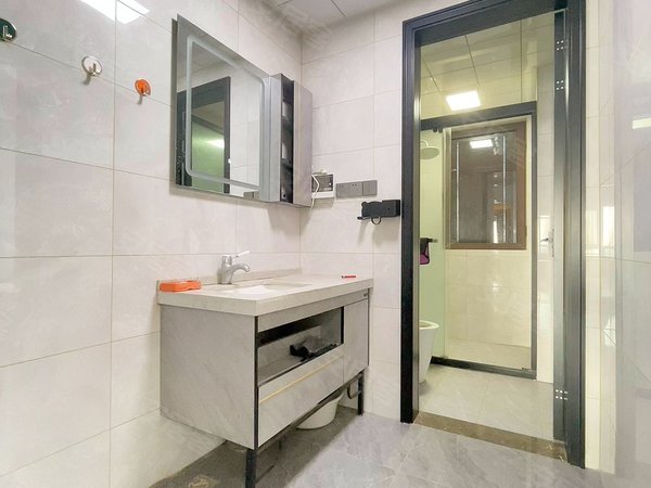 徐州云龙新淮中心地铁时尚生活广场急租 和平大道 地铁大厦 楼下地铁口 精装大三室带车位包物业出租房源真实图片