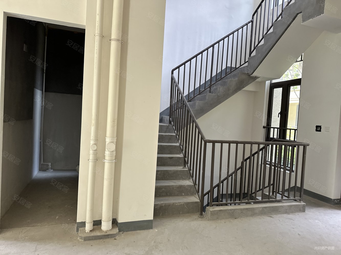 龙茂府排屋630万 带车位2个毛胚急