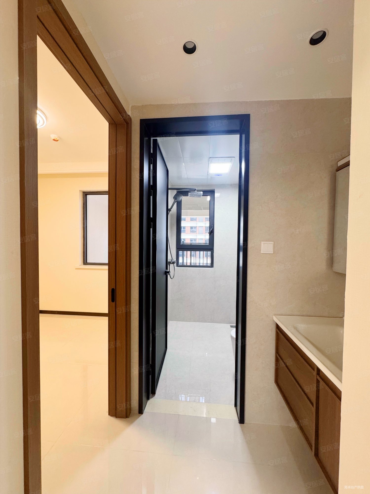 中欧国际城金茂悦(北七区B8)3室2厅1卫89㎡南北74万