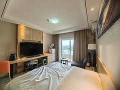 双海湾公寓出租酒店公寓式家居家电齐全，高层看海。