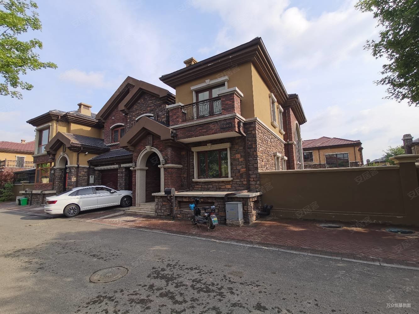 双拼别墅 北进门 西南院350平米 楼间距大,北辰红橡墅二手房,1880万,4