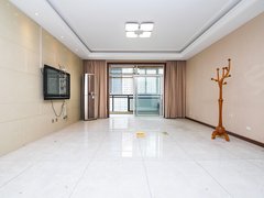 洛阳洛龙泉舜财富中心盛世新天地 5室2厅2卫 电梯房 配套齐全 精装修出租房源真实图片