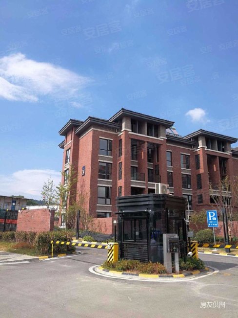 00平南北多层[17层]精装修难找房子,华府国际二手房,215万,4室1厅,2卫