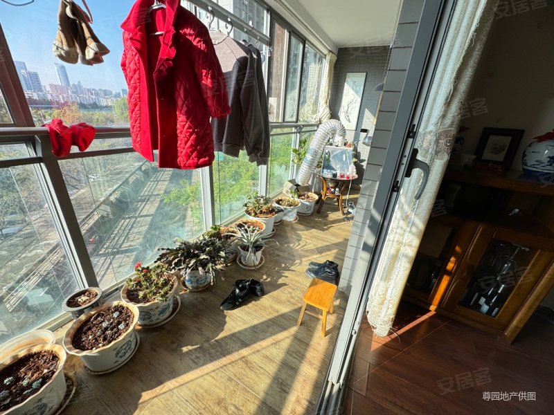 新出房源昆八中旁荷塘月色出售正对大雁湖有车位