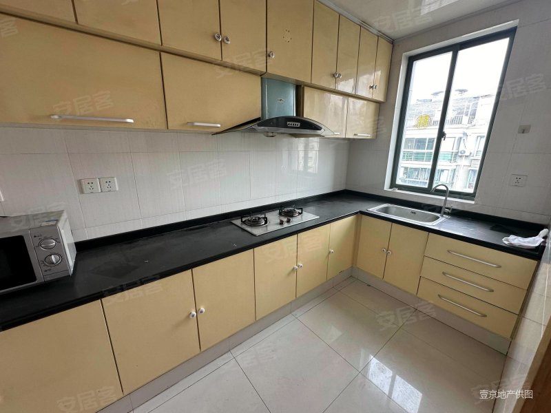 南向采光好 商业配套成熟 高楼层视野好 近医院 房东急置换,汇康公寓