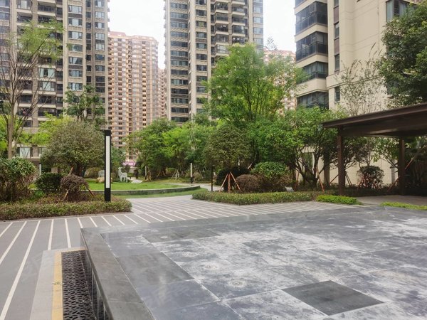 南宁青秀仙葫保利领秀广场凤岭南精装首租4房,2600出租房源真实图片
