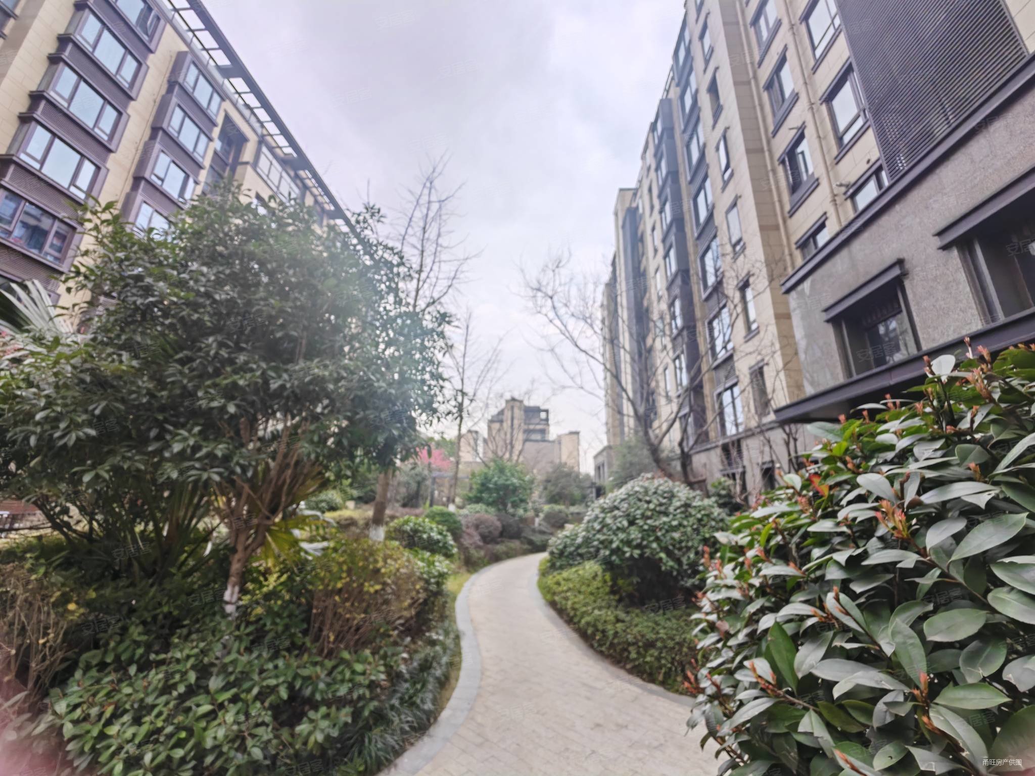 保利印江南一期送车位168平5室2厅3卫楼层好南向临河