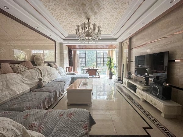 红河个旧个旧城区万城米兰春天万城米兰春天 三房两卫带家具家电 带一