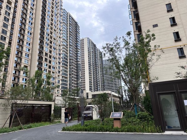 郑州金水福彩路融创中原大观桑园安置区沙门地铁口!