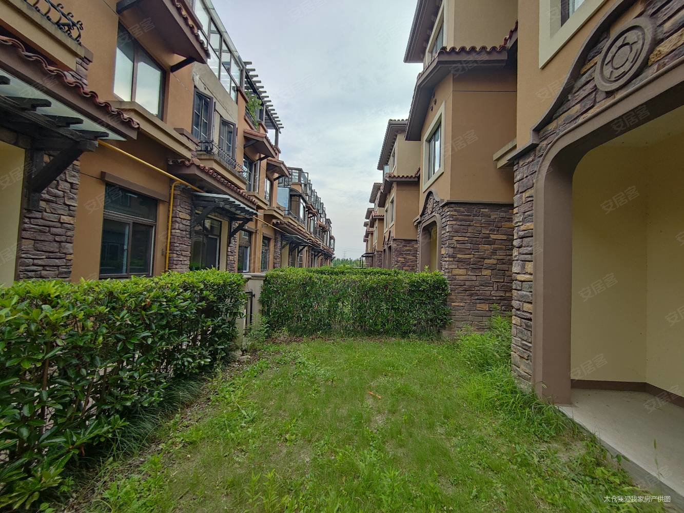 景瑞翡翠湾176平400万