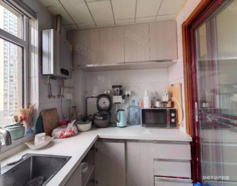 山水龙城c区蝶苑三室东打头南北通透方正户型装修不错