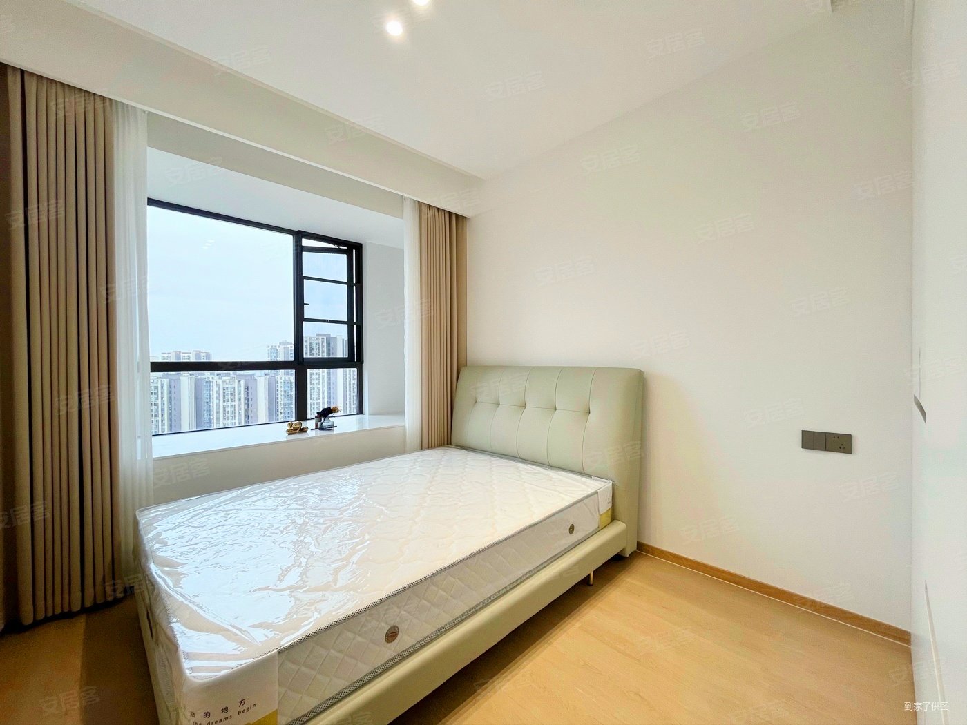 中洲锦城湖岸3室2厅1卫89.91㎡南北288万