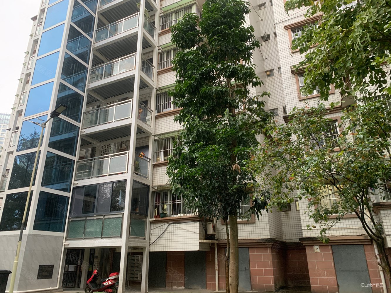 香港花园3室2厅2卫120㎡南北120万