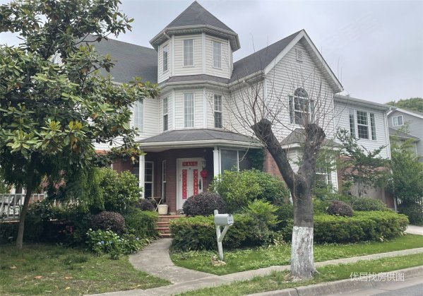 青湖丽苑223平美式木质独栋2580万