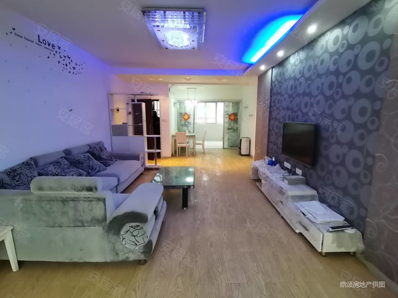 泰山新村地铁口800米居家精装修三房两卫多层洋房诚信售